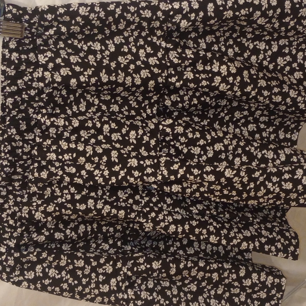 Black white flowers mini skirt /elastic waiste